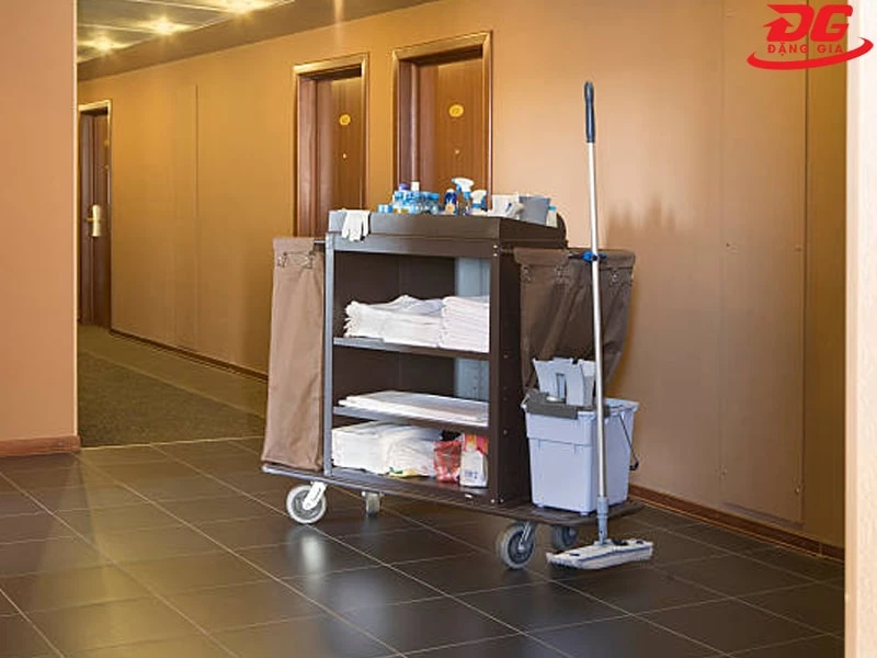 Xe đẩy dọn phòng khách sạn đem lại nhiều lợi ích tuyệt vời