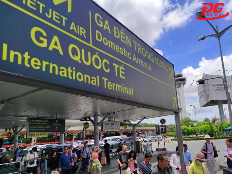 có được đeo đồ trang sức lên máy bay