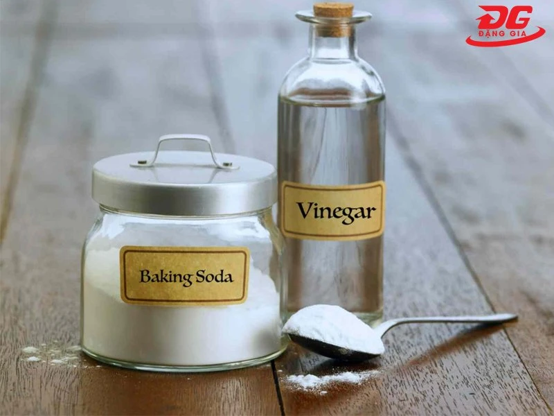 Giặt giày bằng giấm và baking soda mang lại hiệu quả ấn tượng