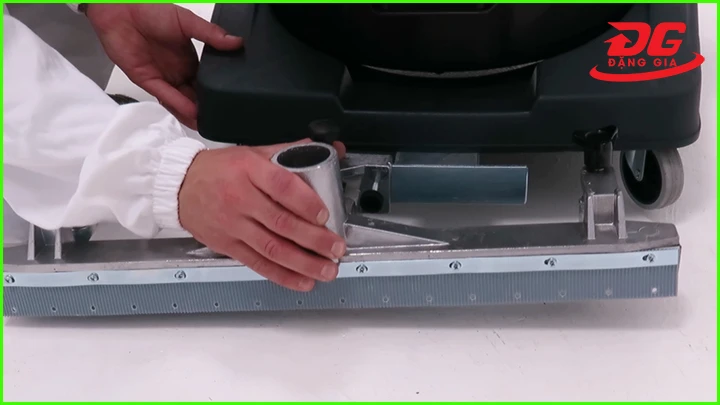 Bộ phận gạt nước giúp thu gom nước bẩn triệt để