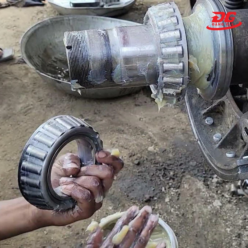 Mỡ vàng dùng để bôi trơn các ổ trục trên phương tiện