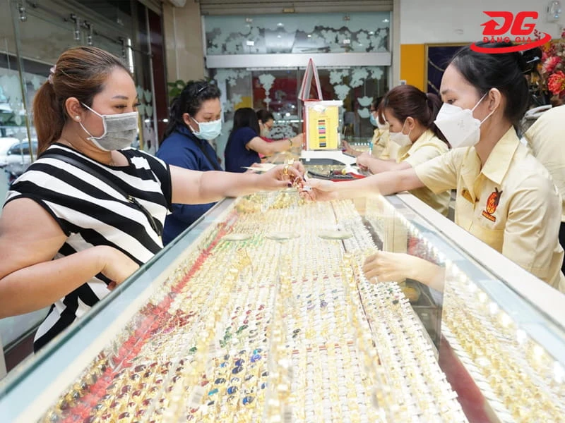 vàng non có phai màu không