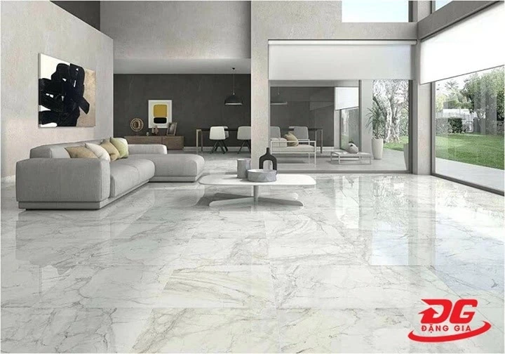 tẩy sơn pu trên nền gạch