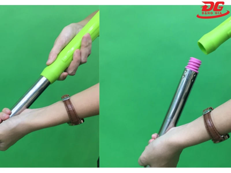 Kết nối tay cầm với thân cây lau nhà hình chữ nhật