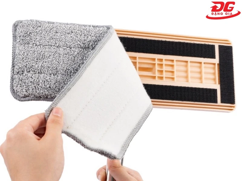 Gắn bông lau vào đầu lau hình chữ nhật thật chắc chắn