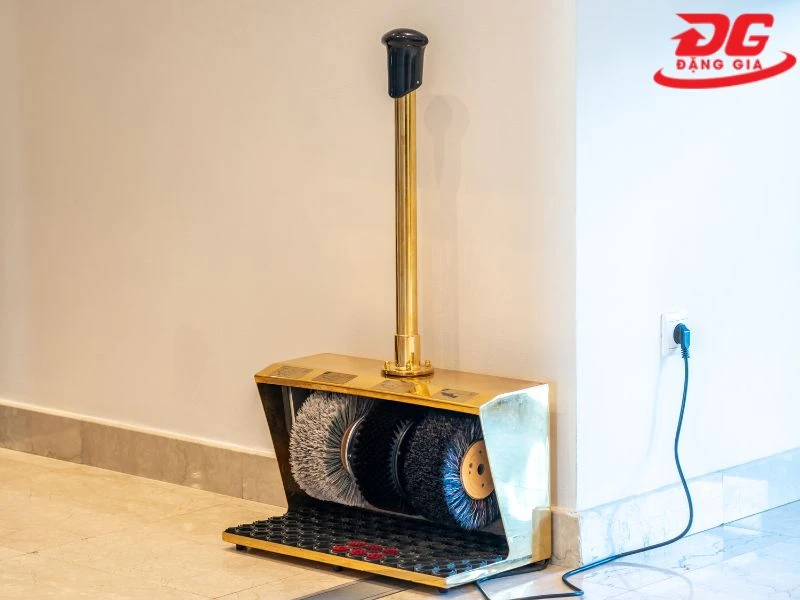 Hướng dẫn sử dụng đúng cách máy đánh giày tay vịn