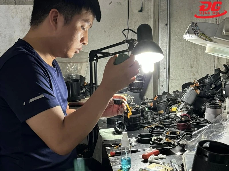 Nam Hoa cung cấp dịch vụ sửa chữa cho cả máy ảnh cơ và máy ảnh số