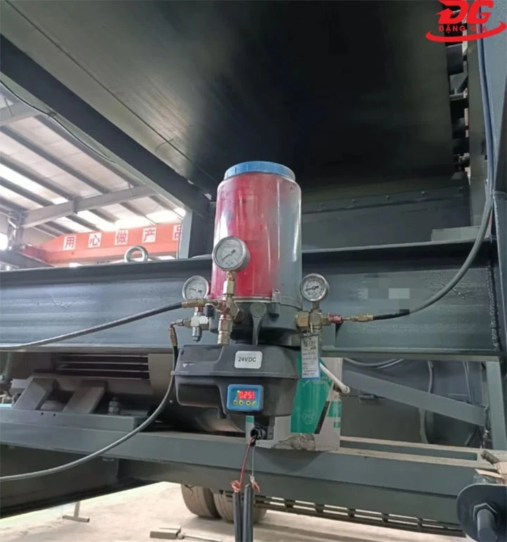 Máy bơm mỡ tự động được sử dụng để cung cấp mỡ bôi trơn cho các bề mặt ma sát lớn