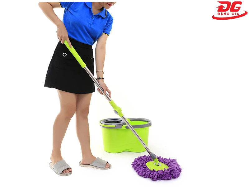 Cây lau nhà trong tiếng Anh là mop