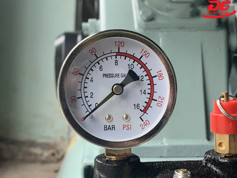 Đồng hồ đo áp lực khí nén của máy nén khí
