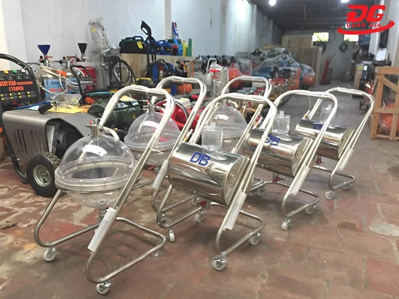 Máy hút nhớt cũ là thiết bị chuyên dụng để hút nhớt thải 