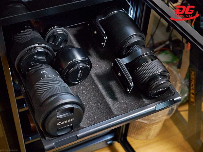 Tủ chống ẩm bảo quản máy ảnh khỏi nấm mốc