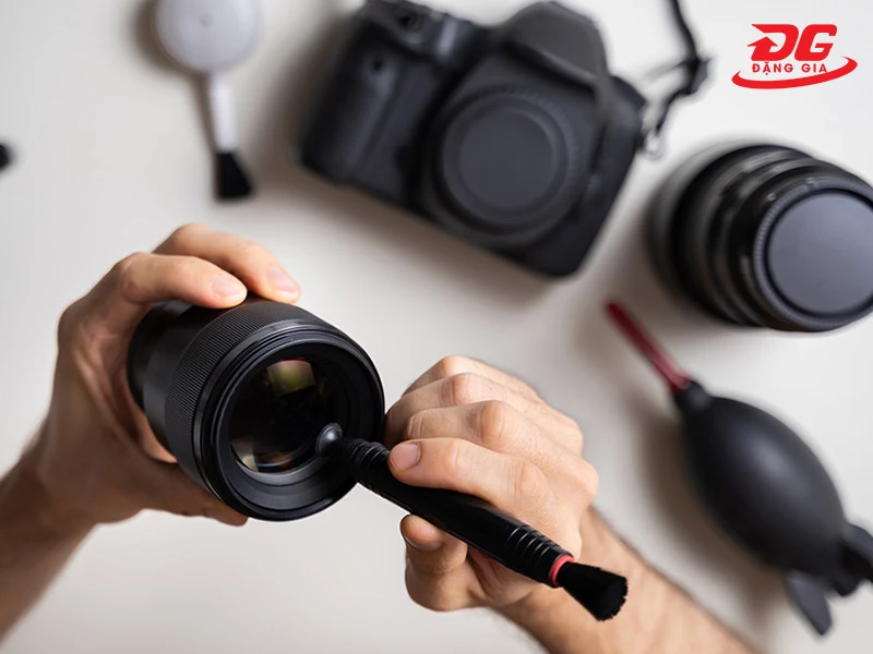 Vệ sinh định kỳ máy ảnh bảo quản tốt nhất