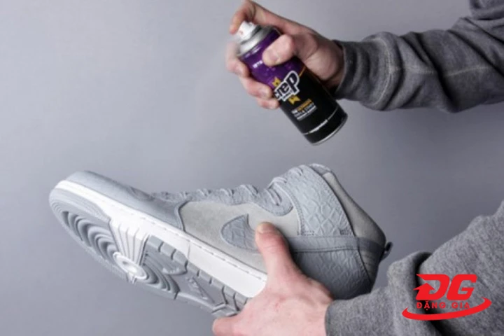 Chai xịt giày sneaker được ứng dụng nhiều công nghệ làm sạch hiện đại