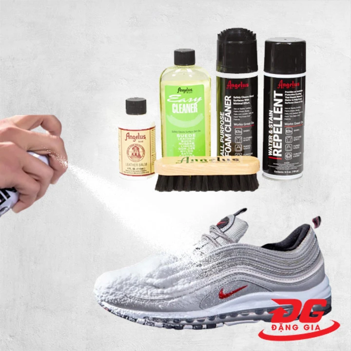 Chai xịt vệ sinh giày là vật dụng không thể thiếu hiện nay