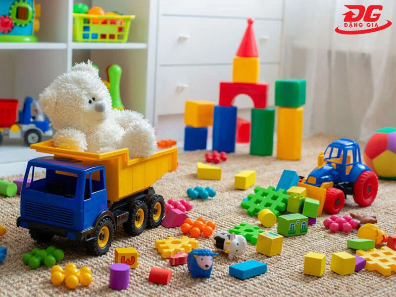 Dùng đồ chơi của trẻ em để giấu vàng