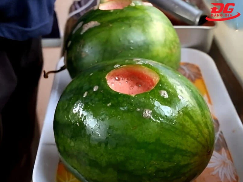 Giấu vàng bên trong hoa quả