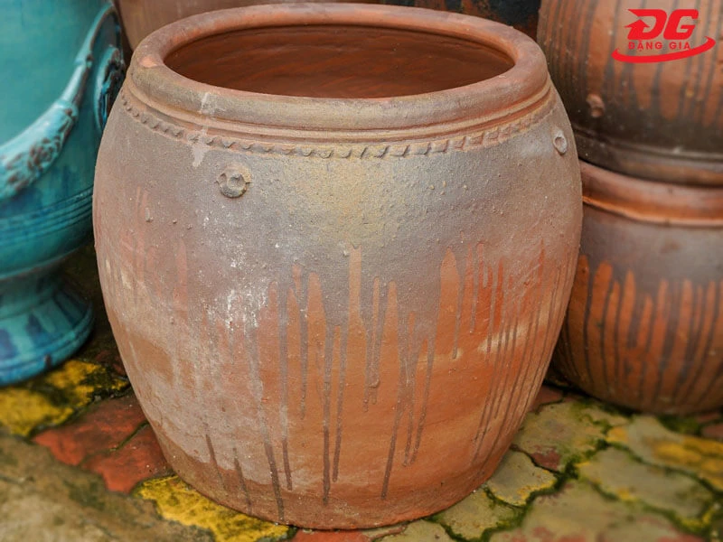 Sử dụng lu bằng đất nung để giấu vàng