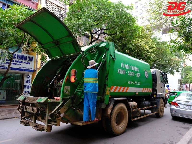 xe vận chuyển rác thải
