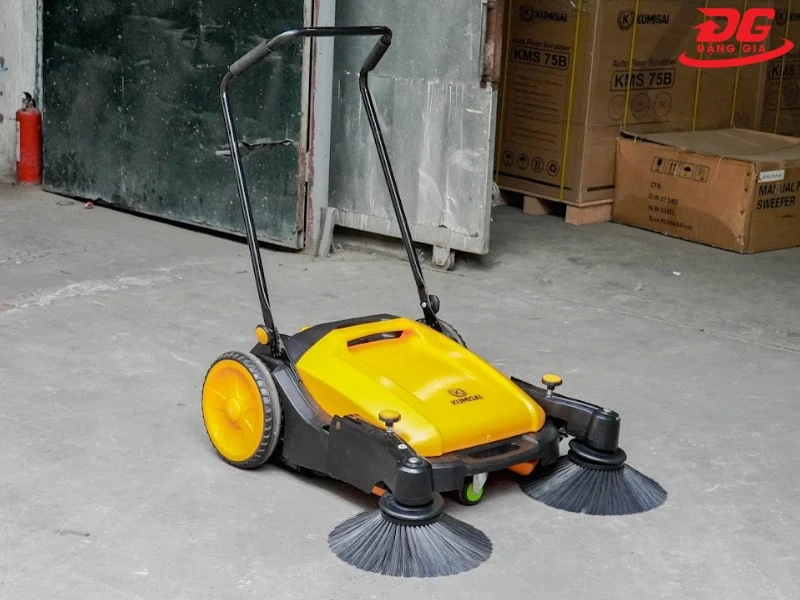 Máy quét rác đẩy tay