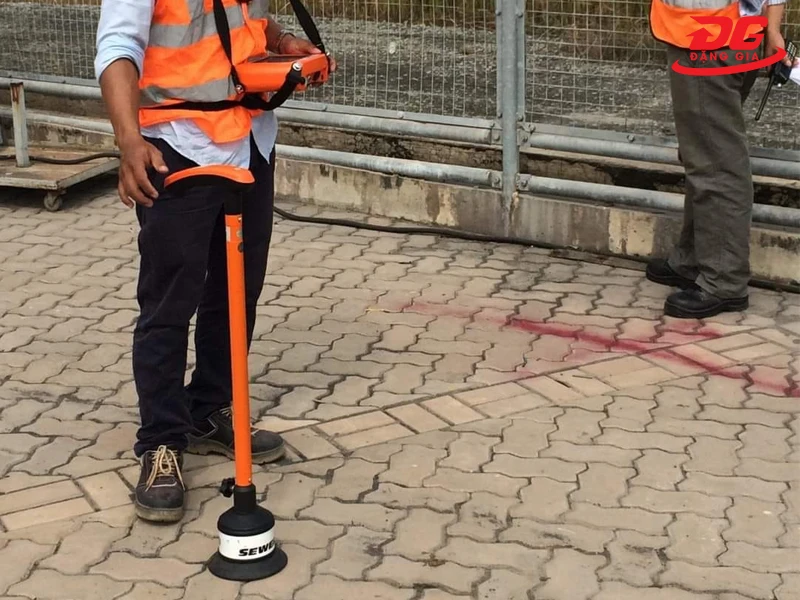 máy dò đường ống nước âm tường