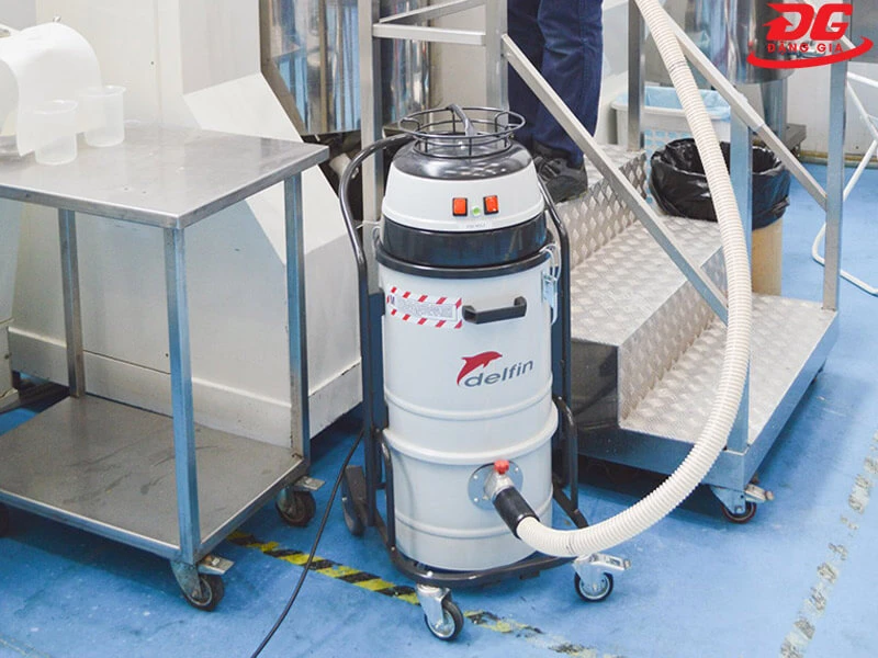 giá máy hút bụi công nghiệp delfin