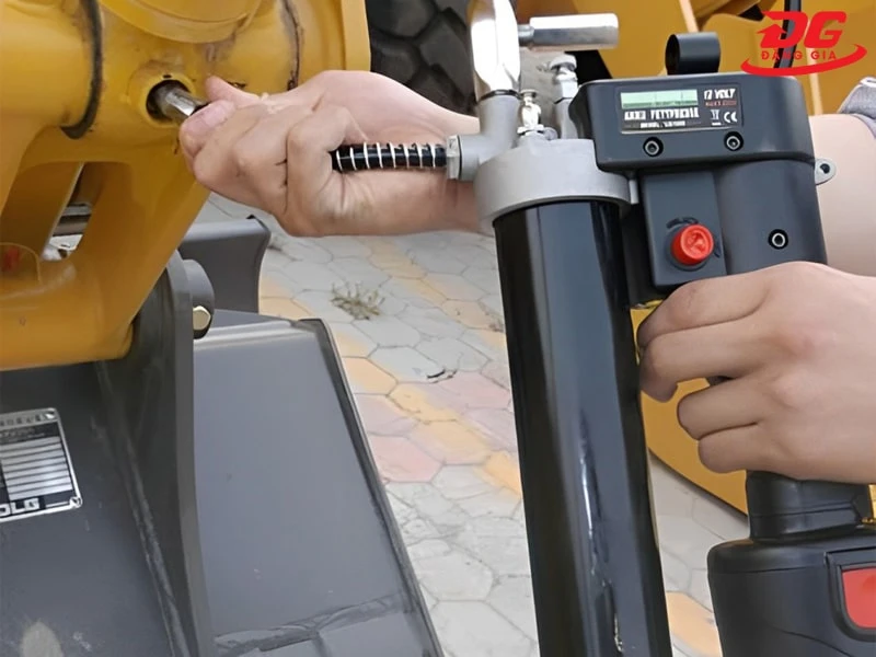 Máy bơm mỡ Total TGULI2001