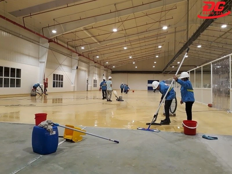 Vệ sinh công nghiệp bao gồm nhiều quy trình khác nhau