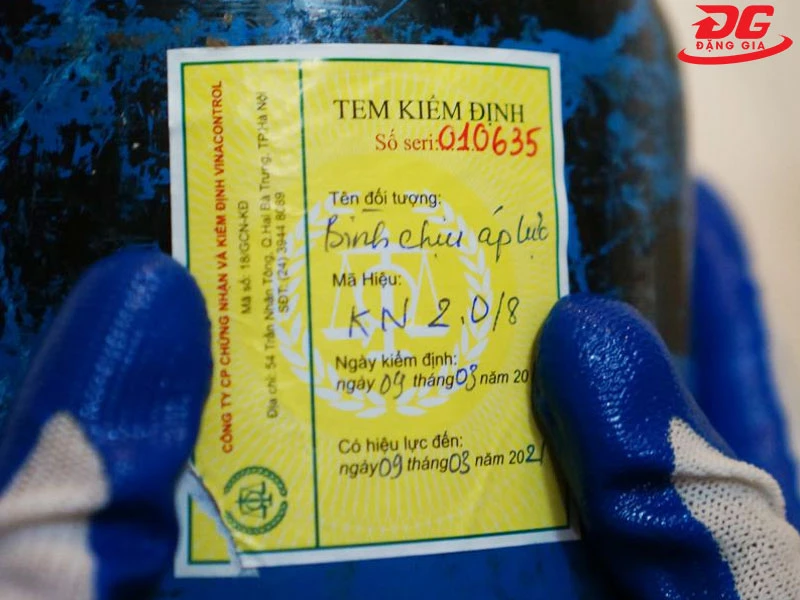 Dán tem kiểm định bình khí nén khi đạt yêu cầu