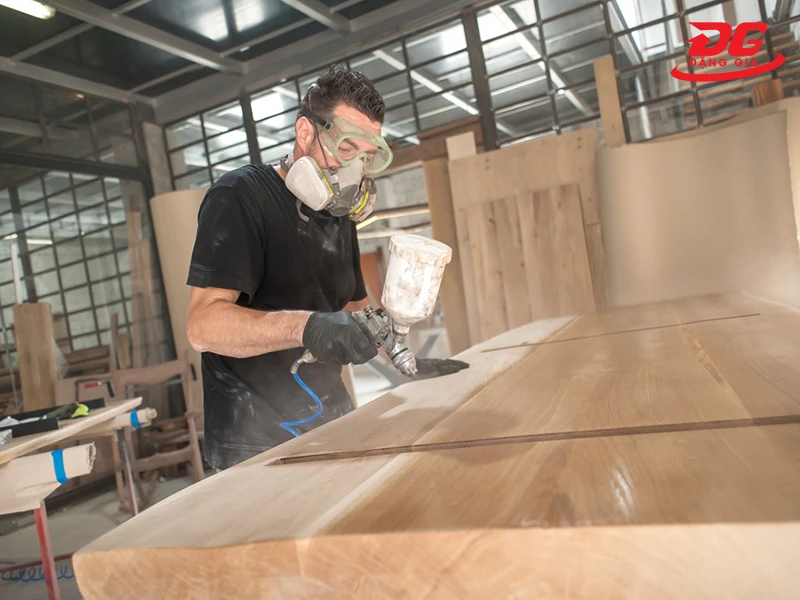 Sử dụng bình khí nén phun sơn mịn và đều màu