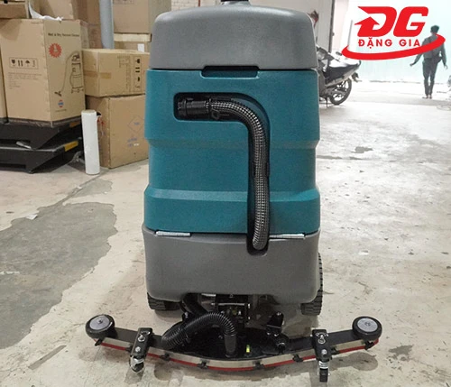 Máy chà sàn liên hợp ngồi lái Kumisai KMS 90B 4