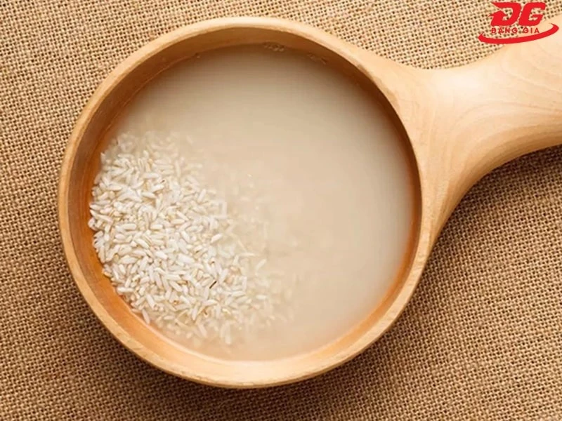 Có thể tận dụng nước vo gạo để làm nước lau sàn nhà