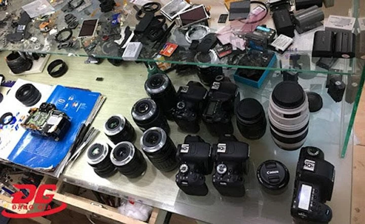 Khi kính lens máy ảnh bị vỡ bạn có thể sửa chữa hoặc thay mới