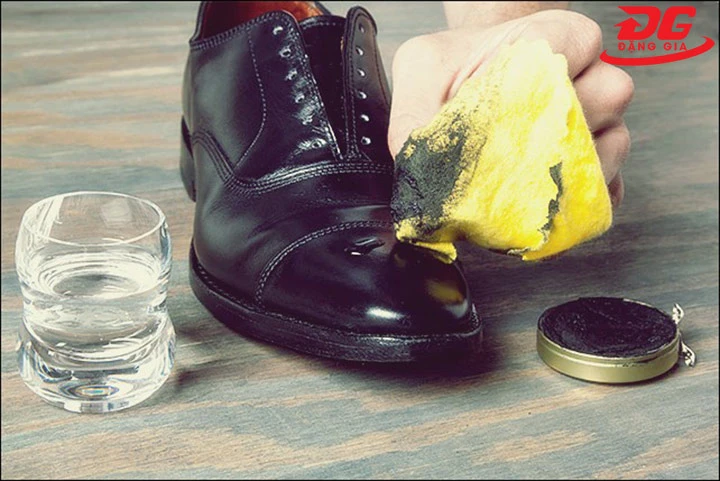 dùng nước tạo bóng