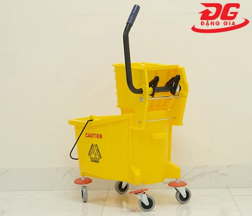 Xe vắt móp đơn 32 lít 4