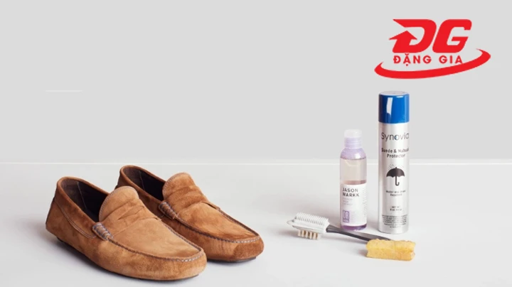 Dung dịch giặt giày còn giúp diệt vi khuẩn và mùi hôi rất tốt