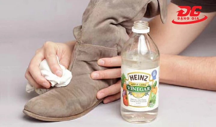 Bí quyết vệ sinh giày da bằng dấm không phải ai cũng biết