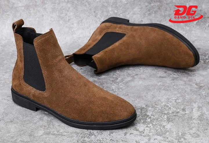 Giày da lộn dáng boots đòi hỏi sự tỉ mỉ hơn trong quy trình vệ sinh