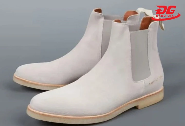 Xịt dung dịch bảo vệ da sau khi đã vệ sinh xong