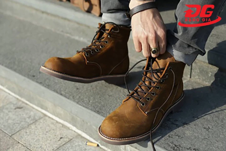 Vệ sinh giày da lộn đúng cách để không làm ảnh hưởng đến chất liệu da