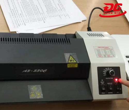 Máy ép plastic A3 YT330E 4