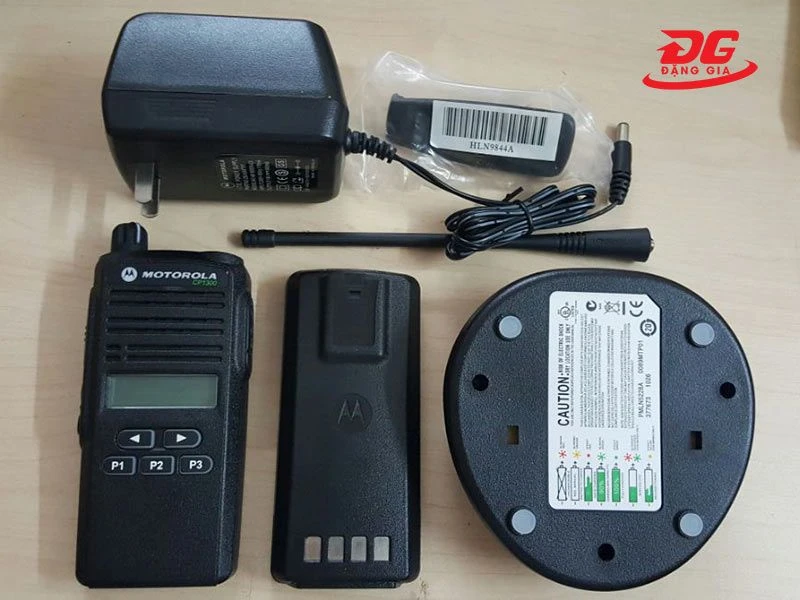 Máy bộ đàm Motorola CP1300 4