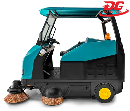 Xe quét rác ngồi lái Kumisai KMS 77 4