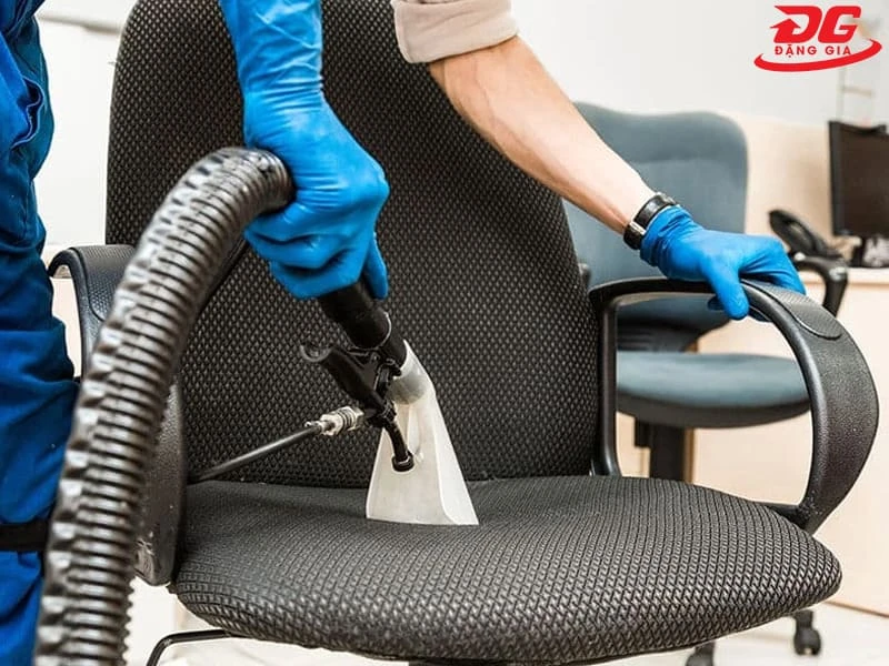 tự vệ sinh giặt ghế xoay văn phòng
