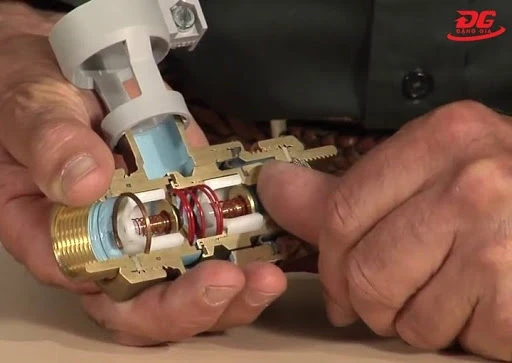 Cấu tạo bên trong van điều áp khí nén 