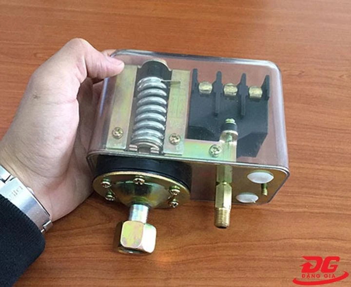 Rơ le 3 pha sử dụng cho các model nén khí piston có áp lực là 12kg