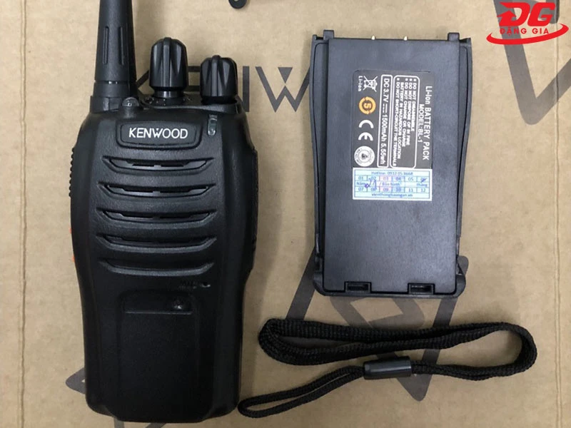 Bộ đàm liên lạc analog Kenwood TK608