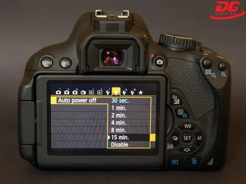 Tắt máy ảnh trước khi thực hiện thay đổi các bộ phận như ống kính, thẻ nhớ