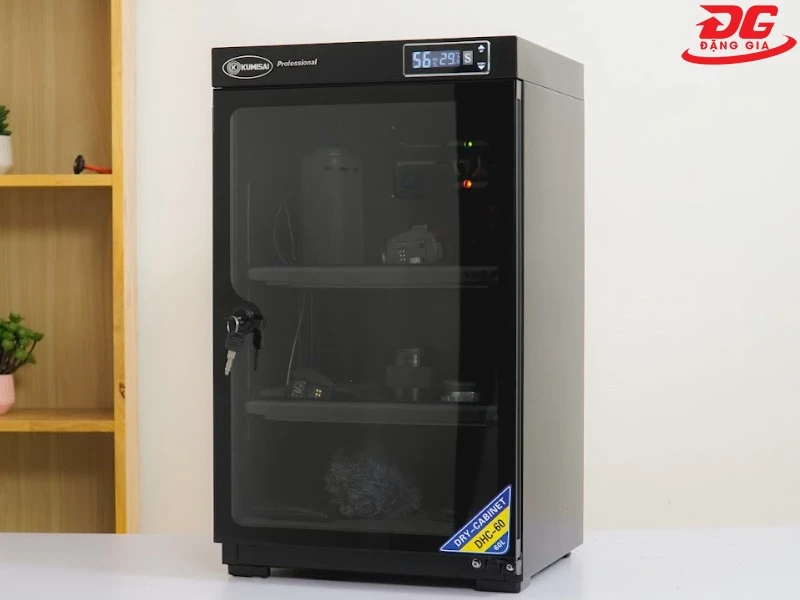 Sử dụng tủ chống ẩm giúp bảo quản máy ảnh khỏi bụi bẩn, độ ẩm cao