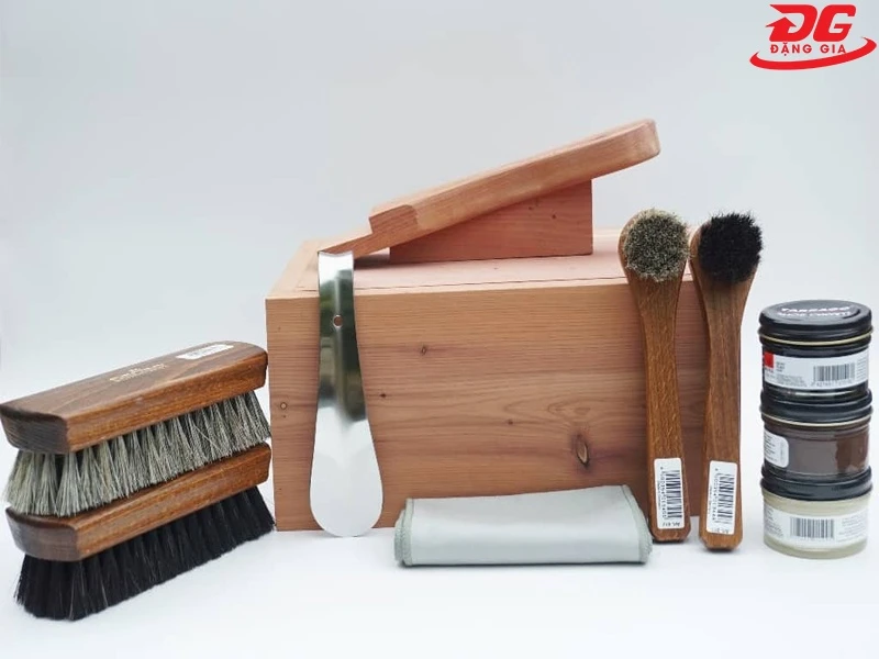 Bộ dụng cụ đánh giày da THcare 3 - Giá tham khảo: 2.190.000 đồng